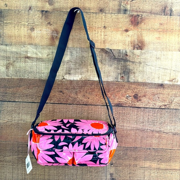 NWT Vera Bradley Retired Loves Me Insulated Lunch Bag - Picture 1 of 7